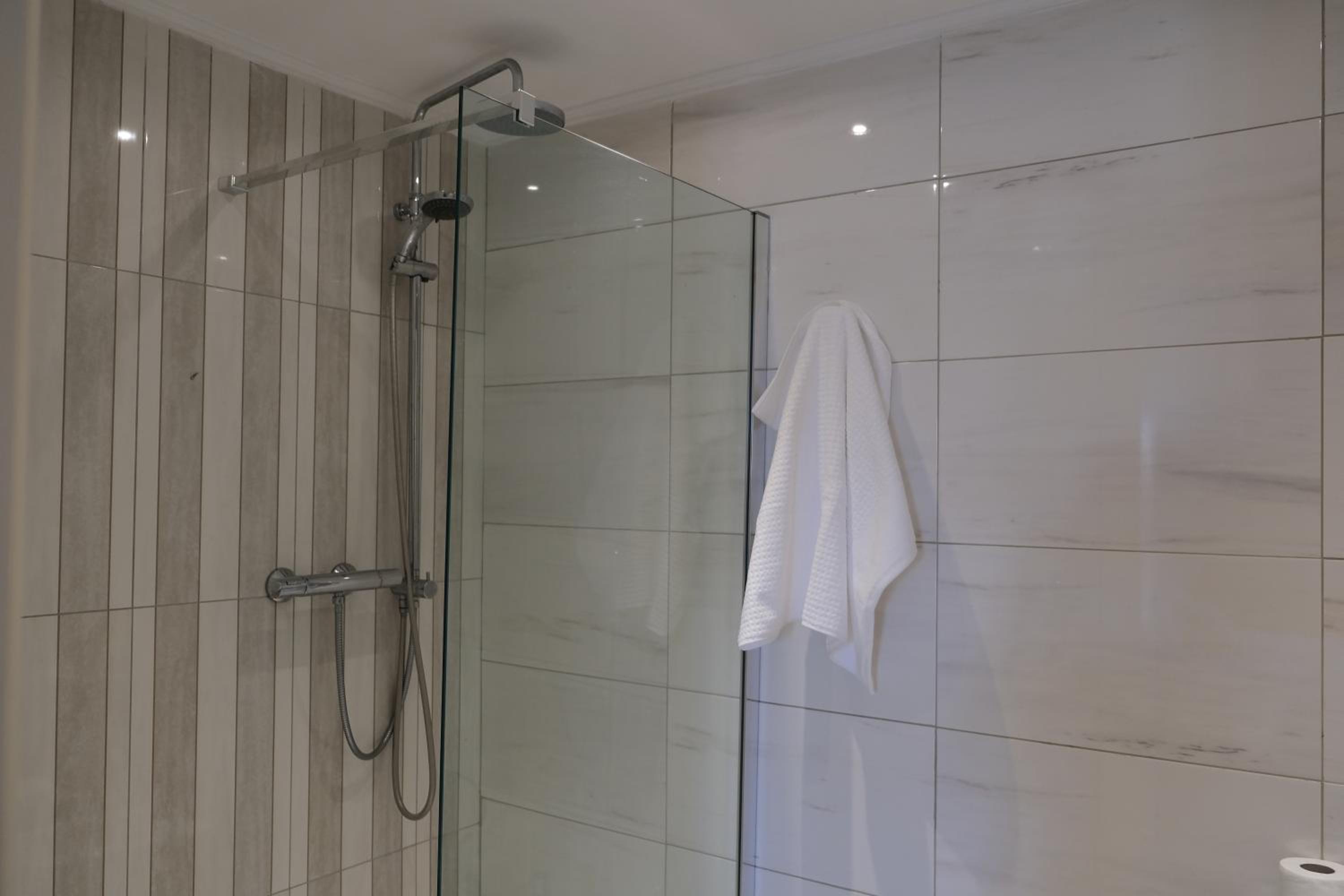 Penthouse with sea view, lift, 2 min from Valletta view 4