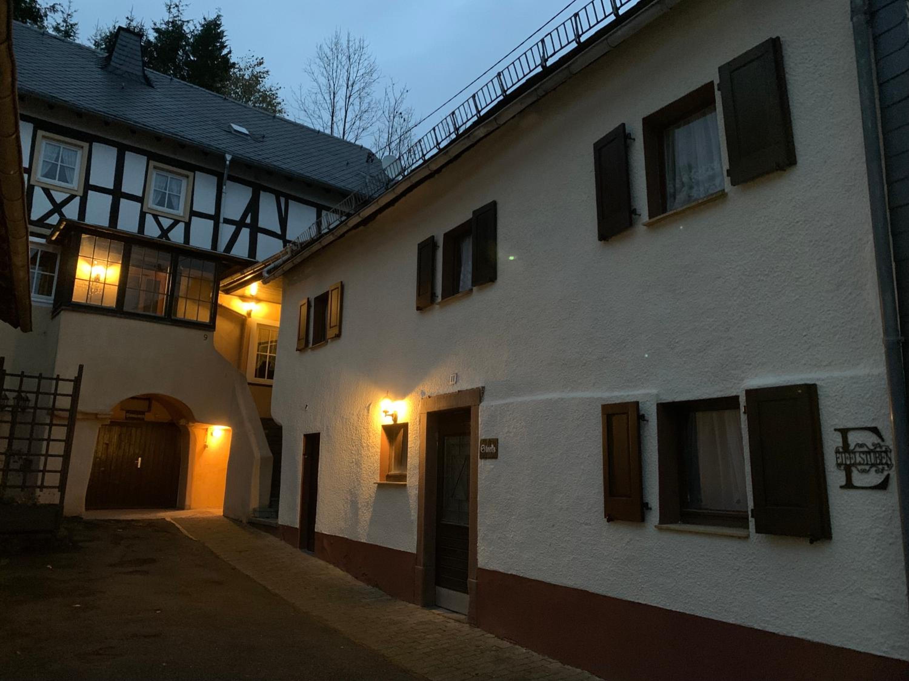 Ferienhaus Eifelstuben mit Charme - Bauernstube Vulkaneifel - Nähe See und Burgruine