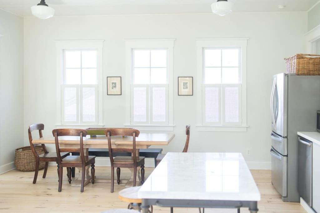Charming Cottage near downtown Southport