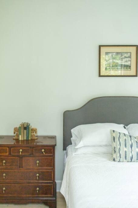 Charming Cottage near downtown Southport