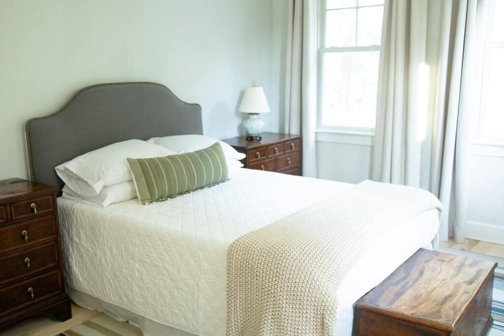 Charming Cottage near downtown Southport