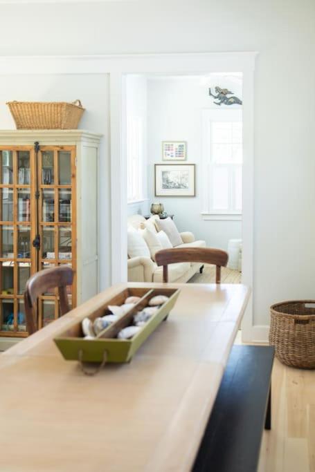 Charming Cottage near downtown Southport