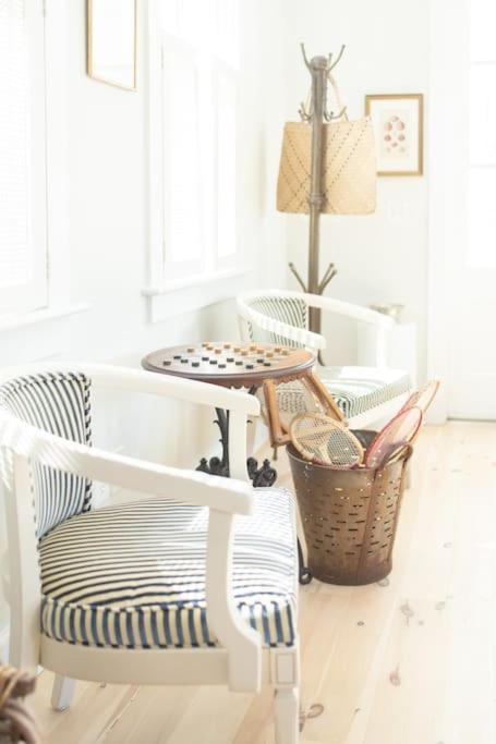 Charming Cottage near downtown Southport