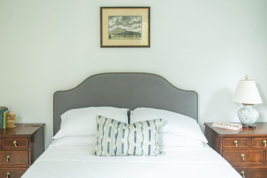 Charming Cottage near downtown Southport