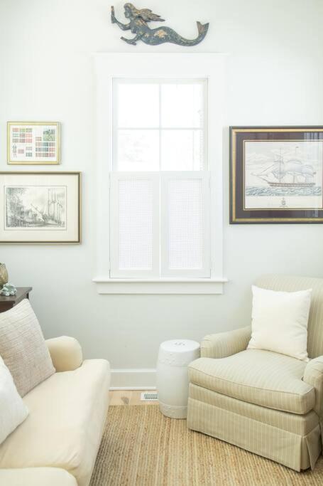 Charming Cottage near downtown Southport