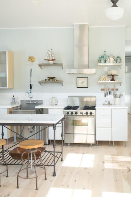 Charming Cottage near downtown Southport