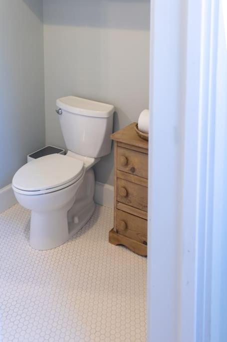 Charming Cottage near downtown Southport