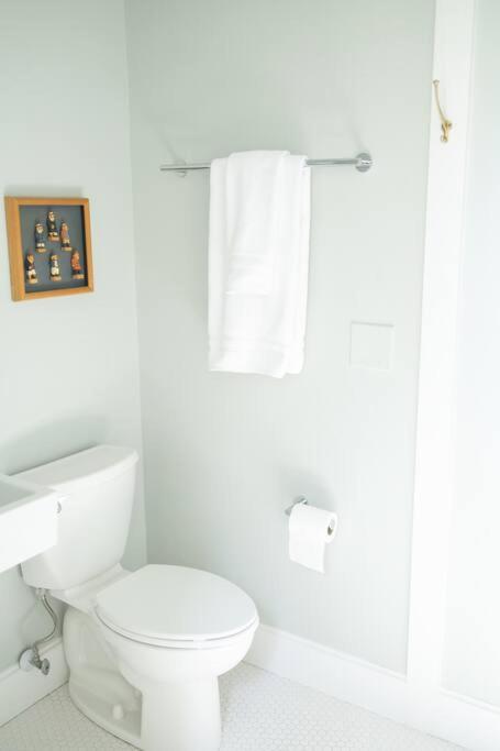 Charming Cottage near downtown Southport