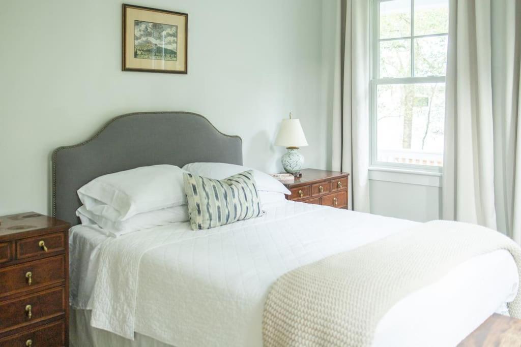 Charming Cottage near downtown Southport