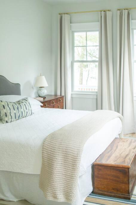 Charming Cottage near downtown Southport