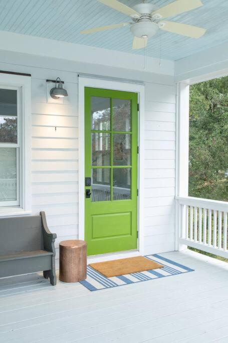 Charming Cottage near downtown Southport