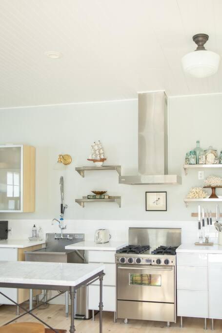 Charming Cottage near downtown Southport