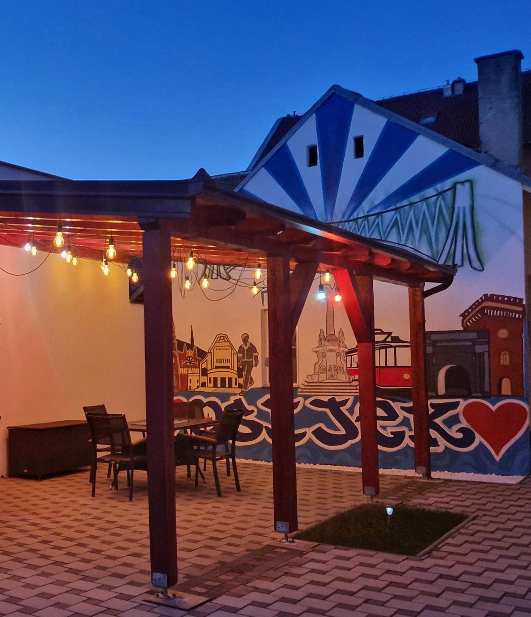 Hotel Design Apartments Red Blue - Image 1