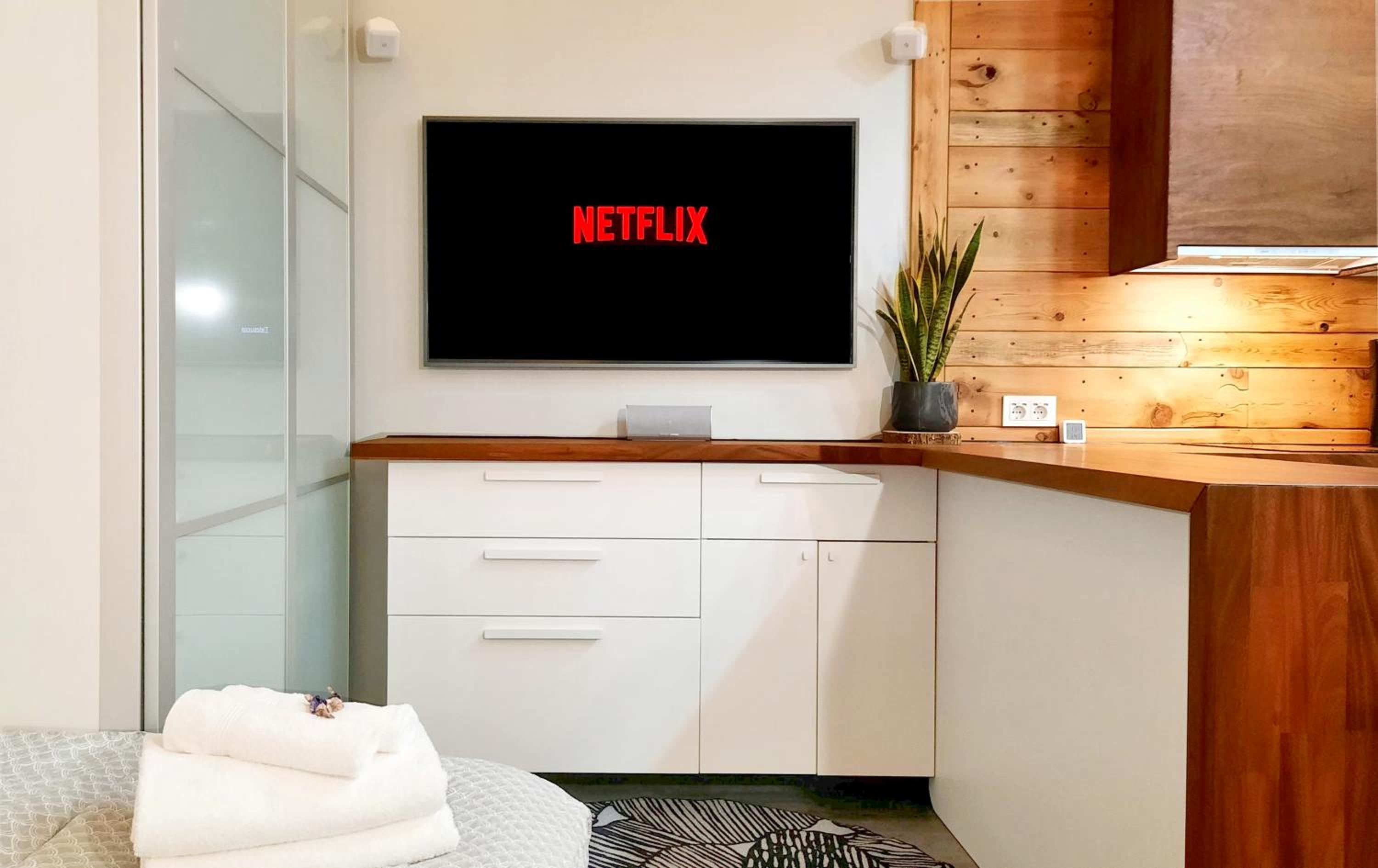 Hotel Modern Rustic Stay - Image 1