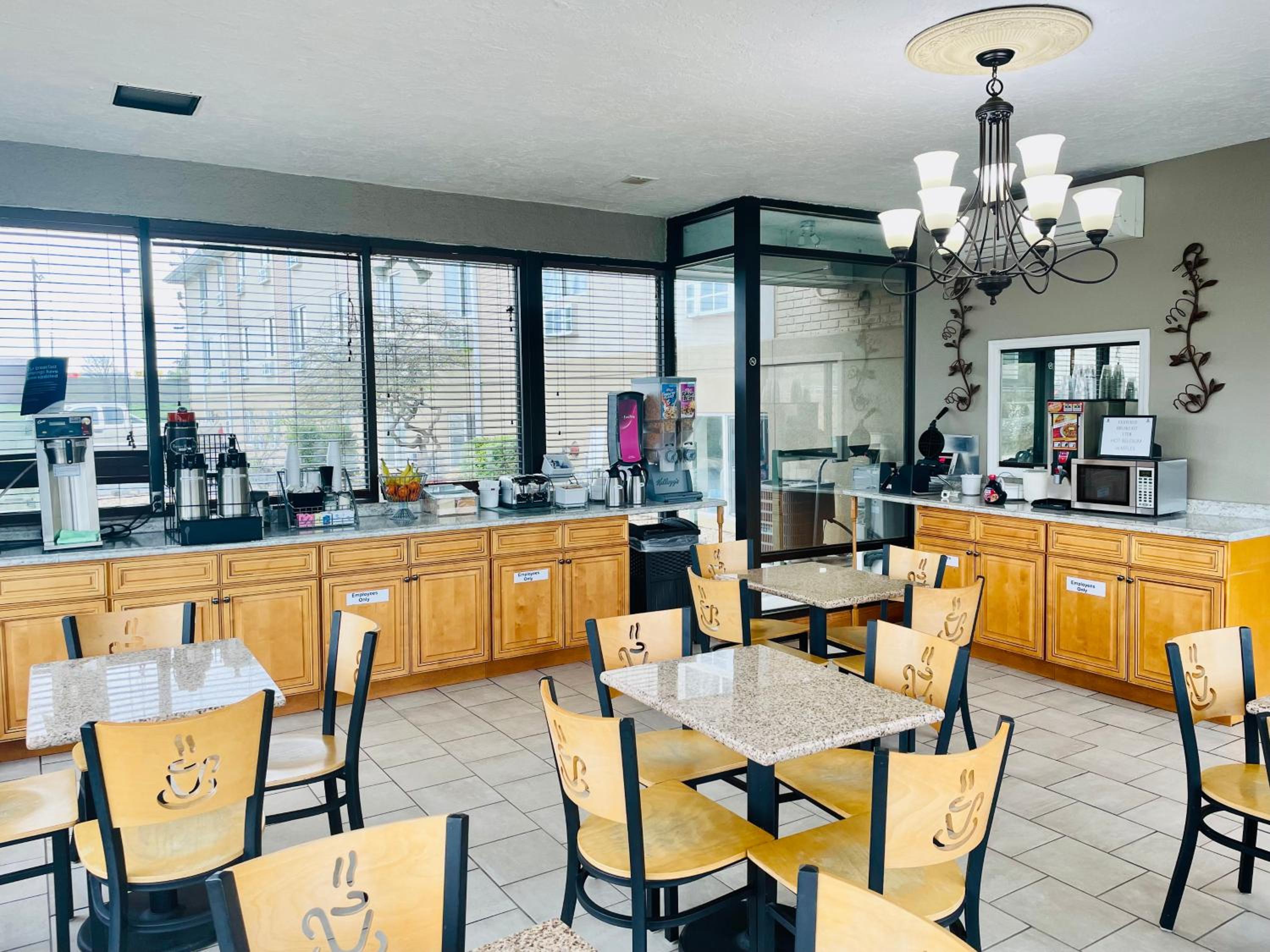 London Vacations - Super 8 by Wyndham Corbin KY - Property Image 5