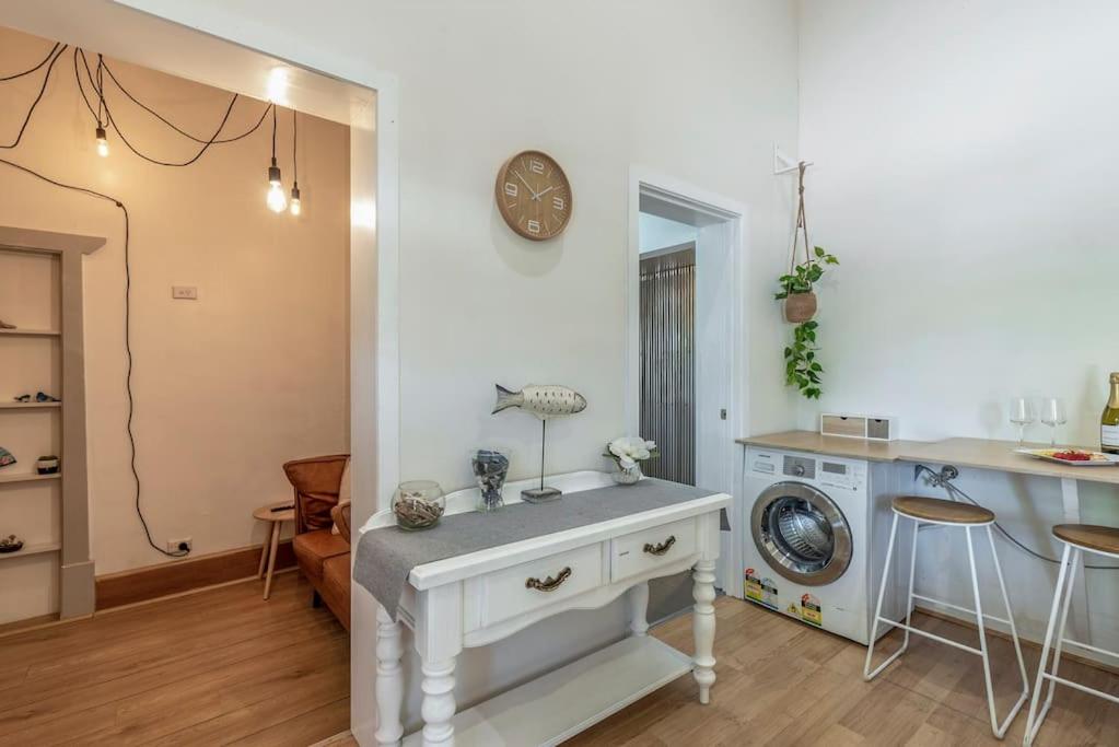Gawler Townhouses 1C , 1 Queen bed view 5