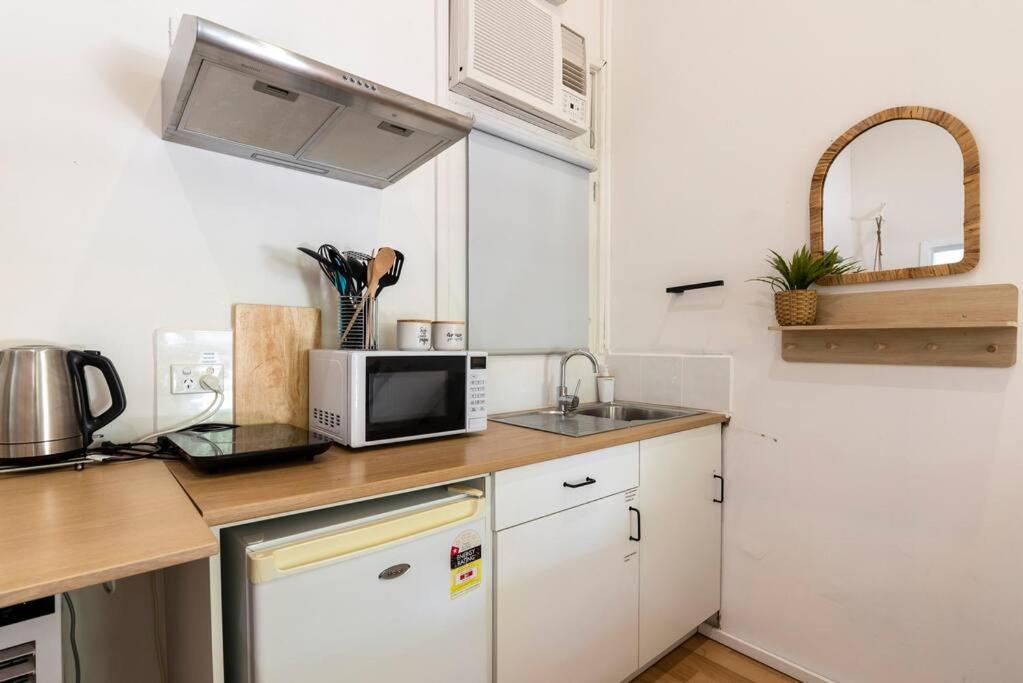 Gawler Townhouses 1C , 1 Queen bed view 4