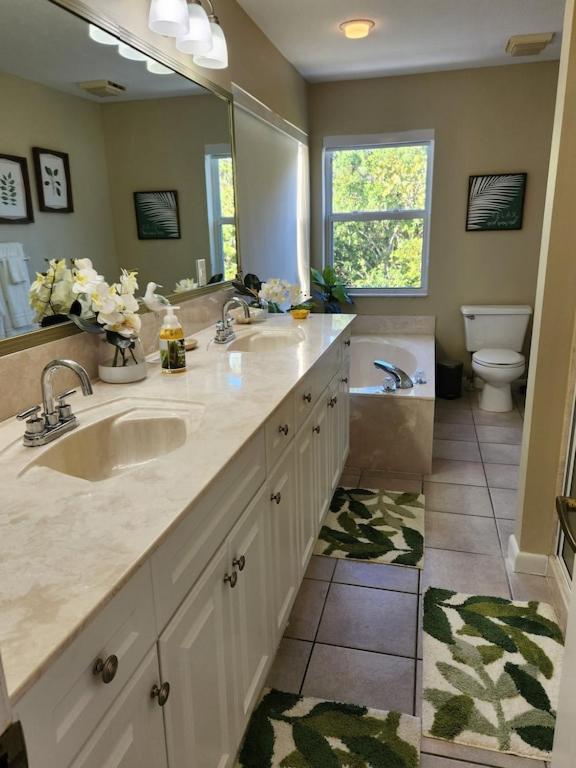 Renovated Spacious Beach House-Steps from the Beach!