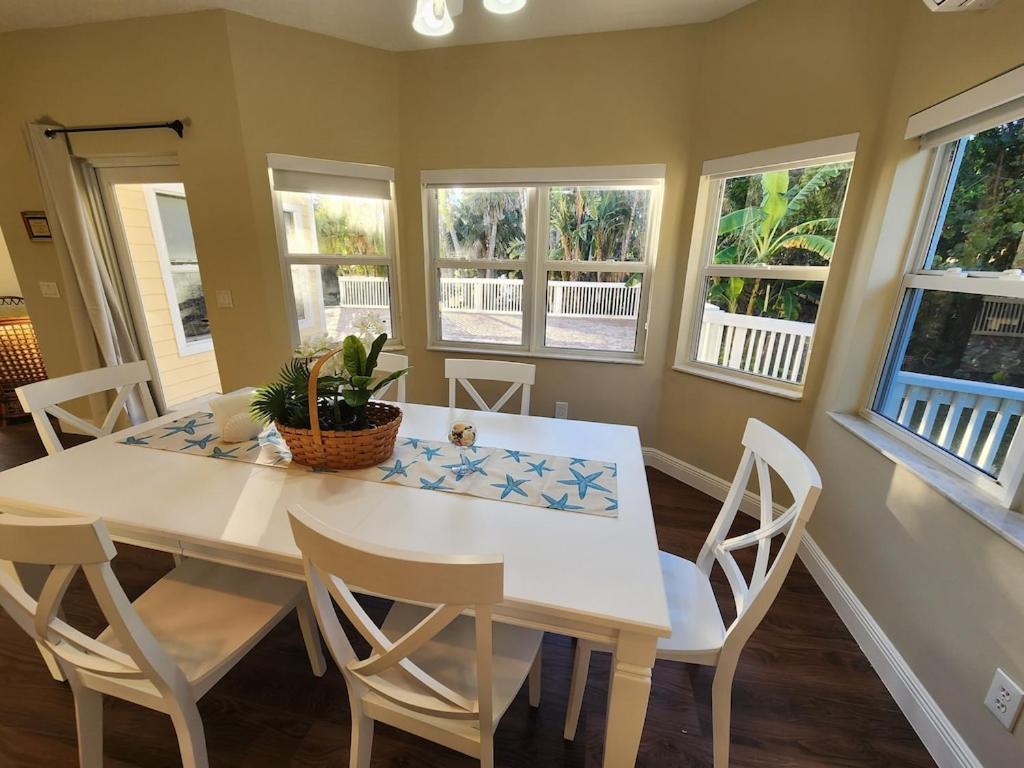 Renovated Spacious Beach House-Steps from the Beach!