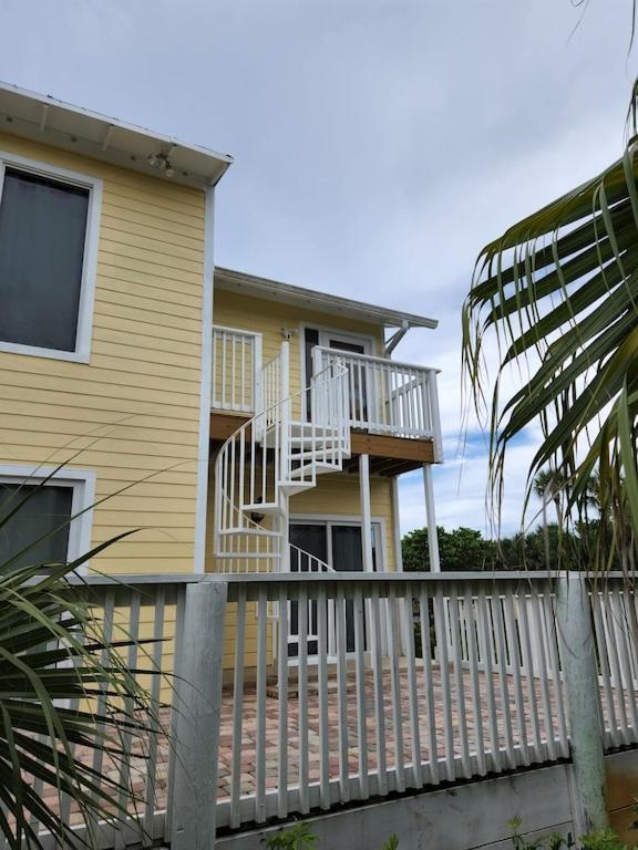 Renovated Spacious Beach House-Steps from the Beach!