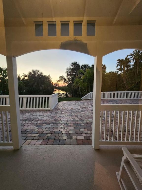 Renovated Spacious Beach House-Steps from the Beach!