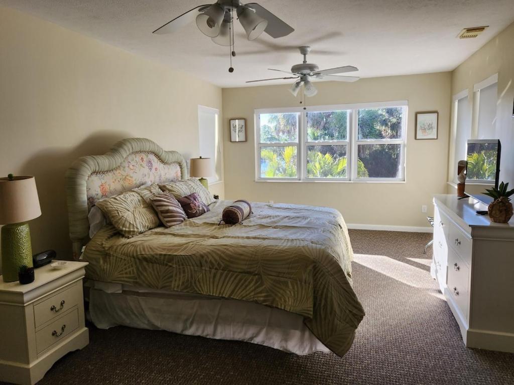 Renovated Spacious Beach House-Steps from the Beach!