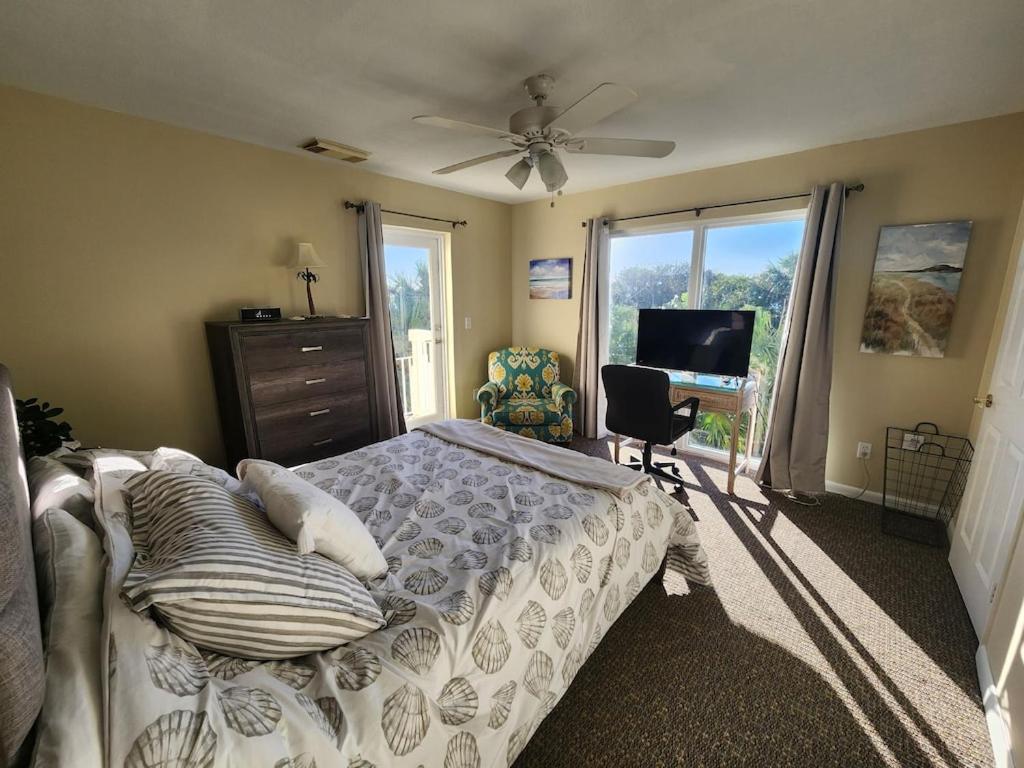 Renovated Spacious Beach House-Steps from the Beach!
