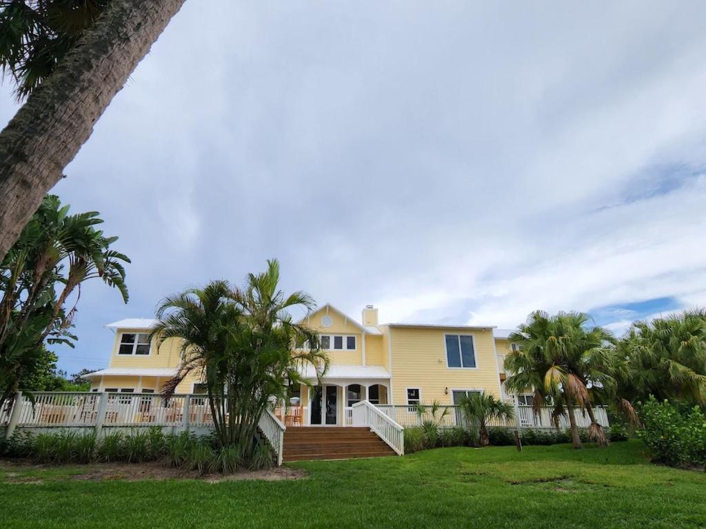 Renovated Spacious Beach House-Steps from the Beach!