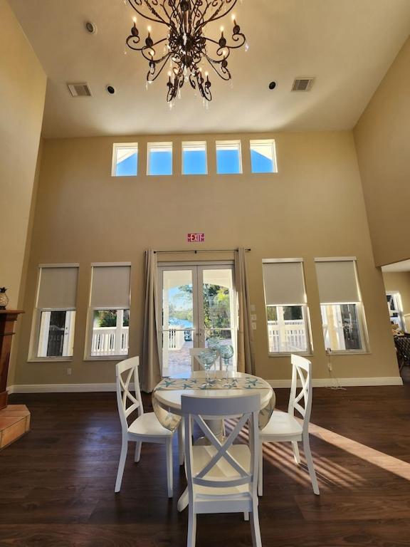 Renovated Spacious Beach House-Steps from the Beach!