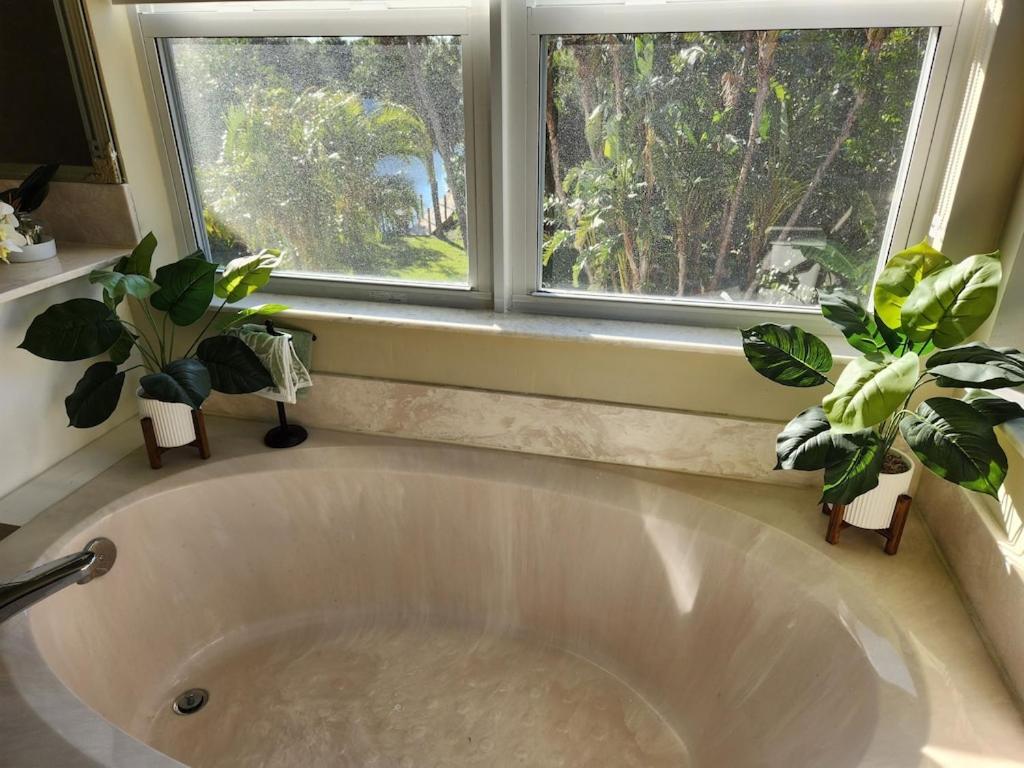Renovated Spacious Beach House-Steps from the Beach!