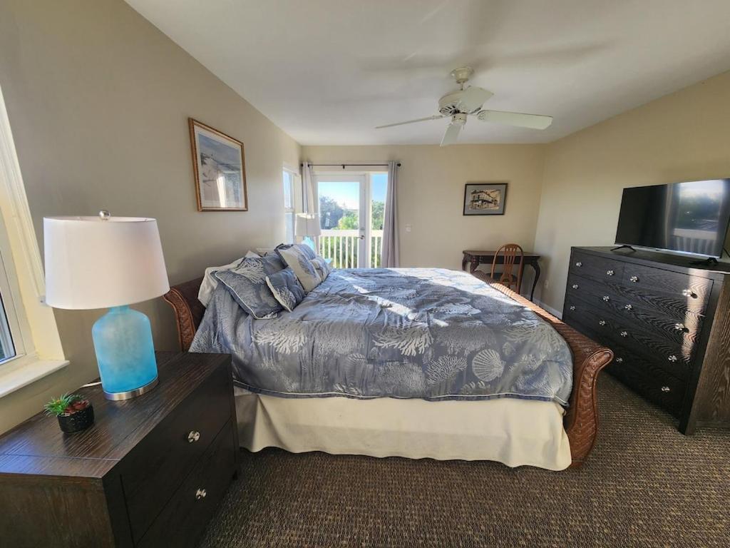 Renovated Spacious Beach House-Steps from the Beach!