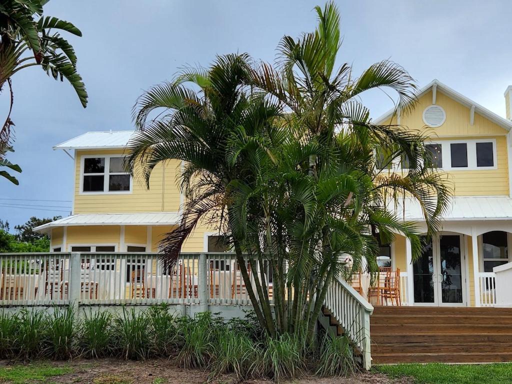 Renovated Spacious Beach House-Steps from the Beach!