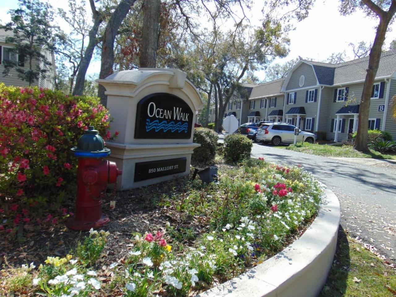 St Simons Island Vacations - W2 Ocean Walk Resort upstairs 2 bed king and two twins next to back pool - Property Image 1