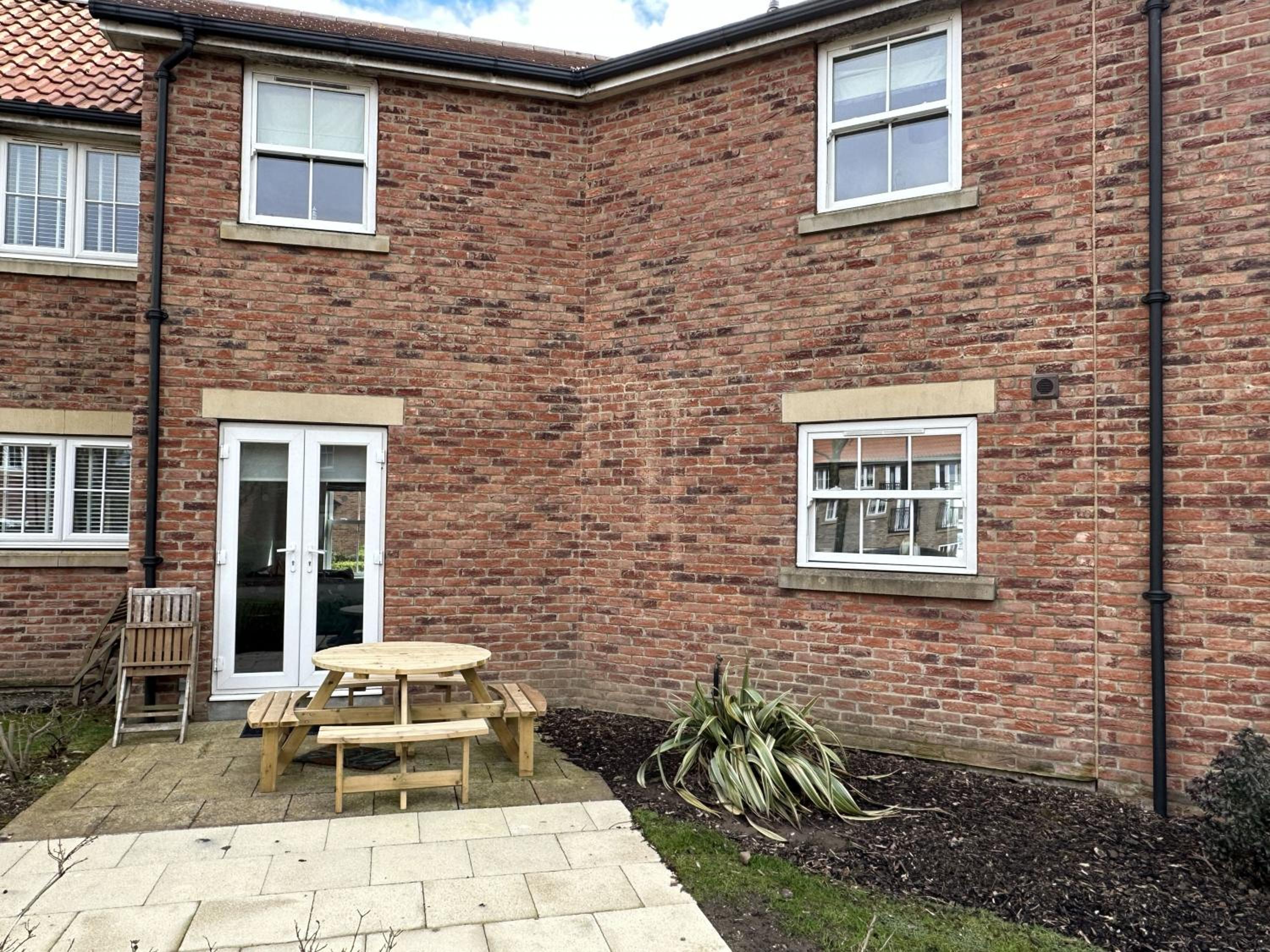 Honeybee Cottage - Part of the The Bay Filey Holiday Village with pool, gym and direct beach access, pub, restaurant, tennis and meadows walks