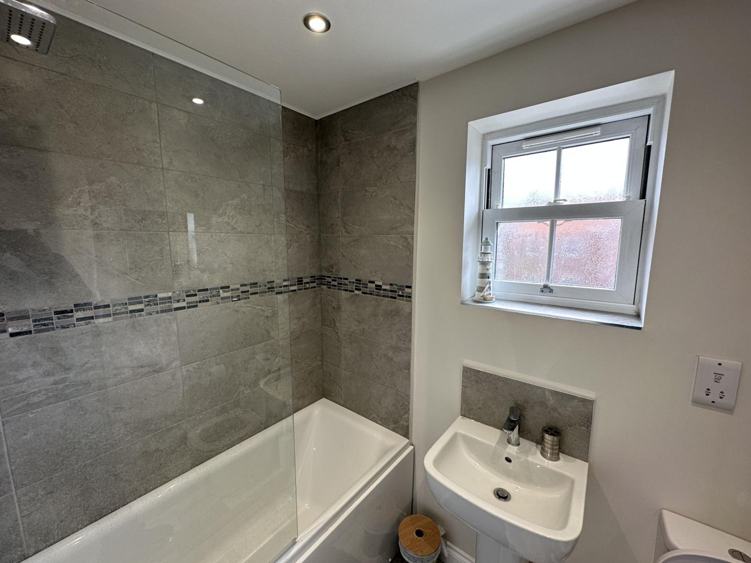 Honeybee Cottage - Part of the The Bay Filey Holiday Village with pool, gym and direct beach access, pub, restaurant, tennis and meadows walks