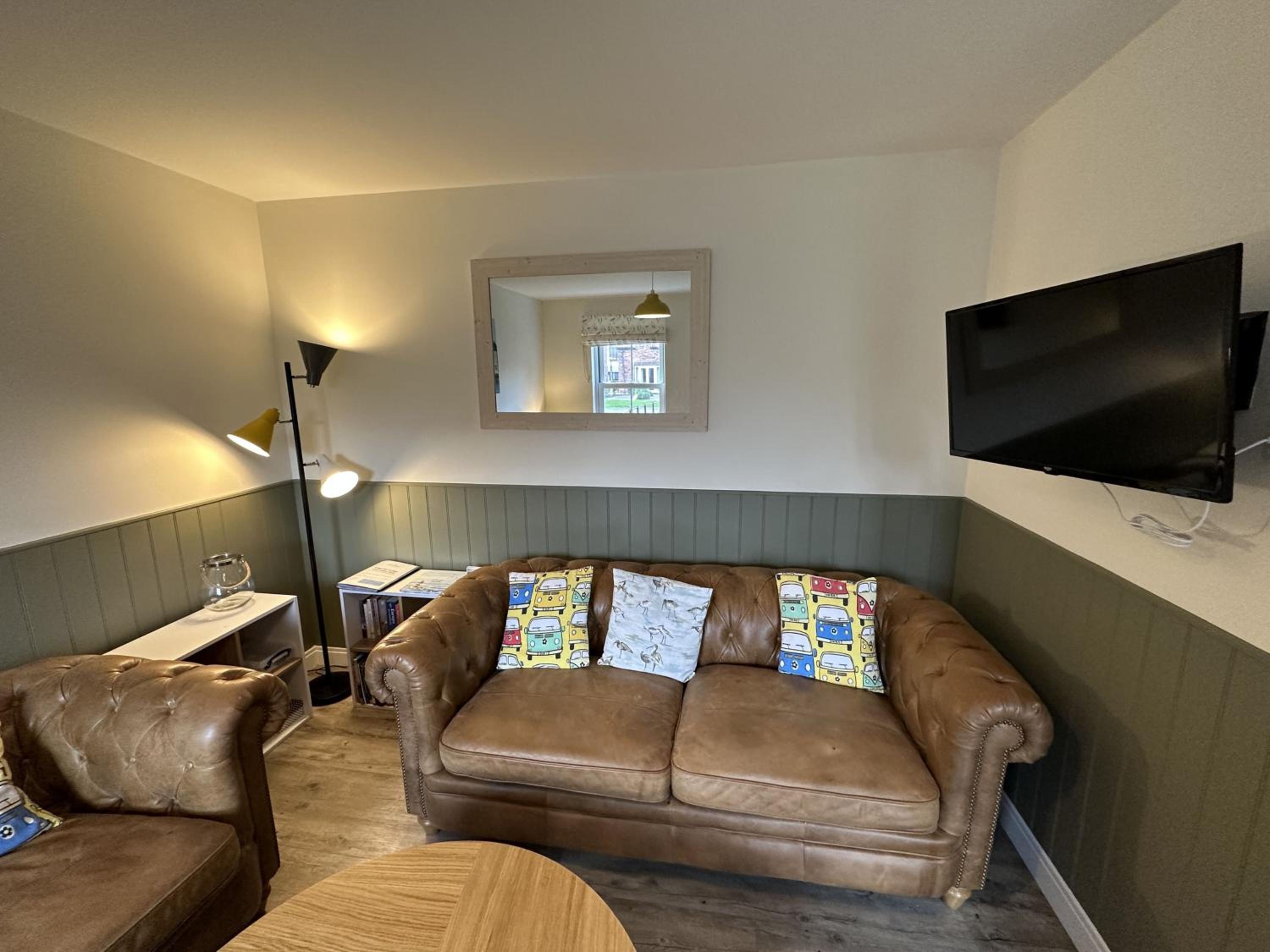 Dragonfly Cottage - Part of the The Bay Filey Holiday Village with pool, gym and direct beach access, pub, restaurant, tennis and meadows walks