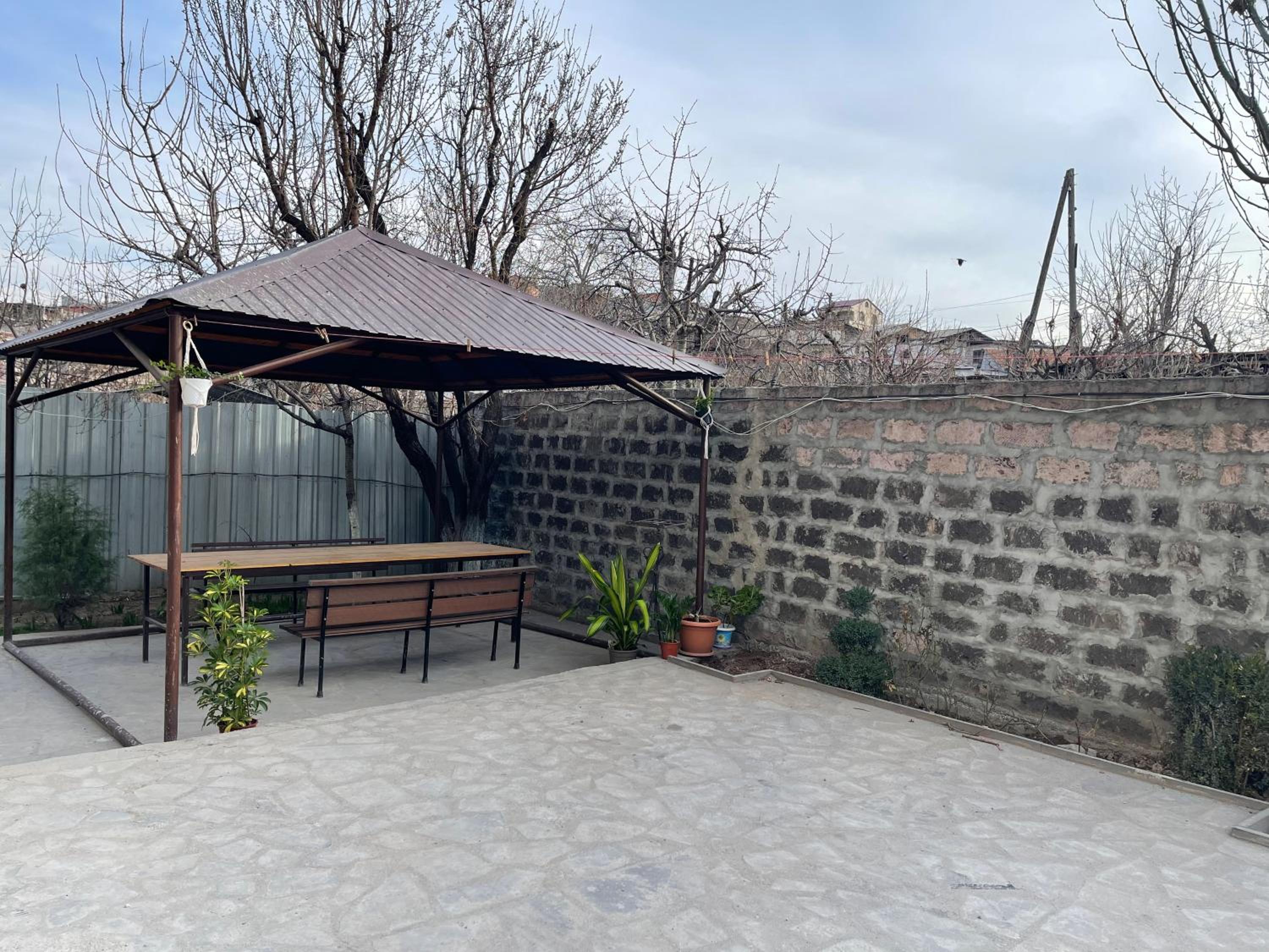 Noragyugh Guest House