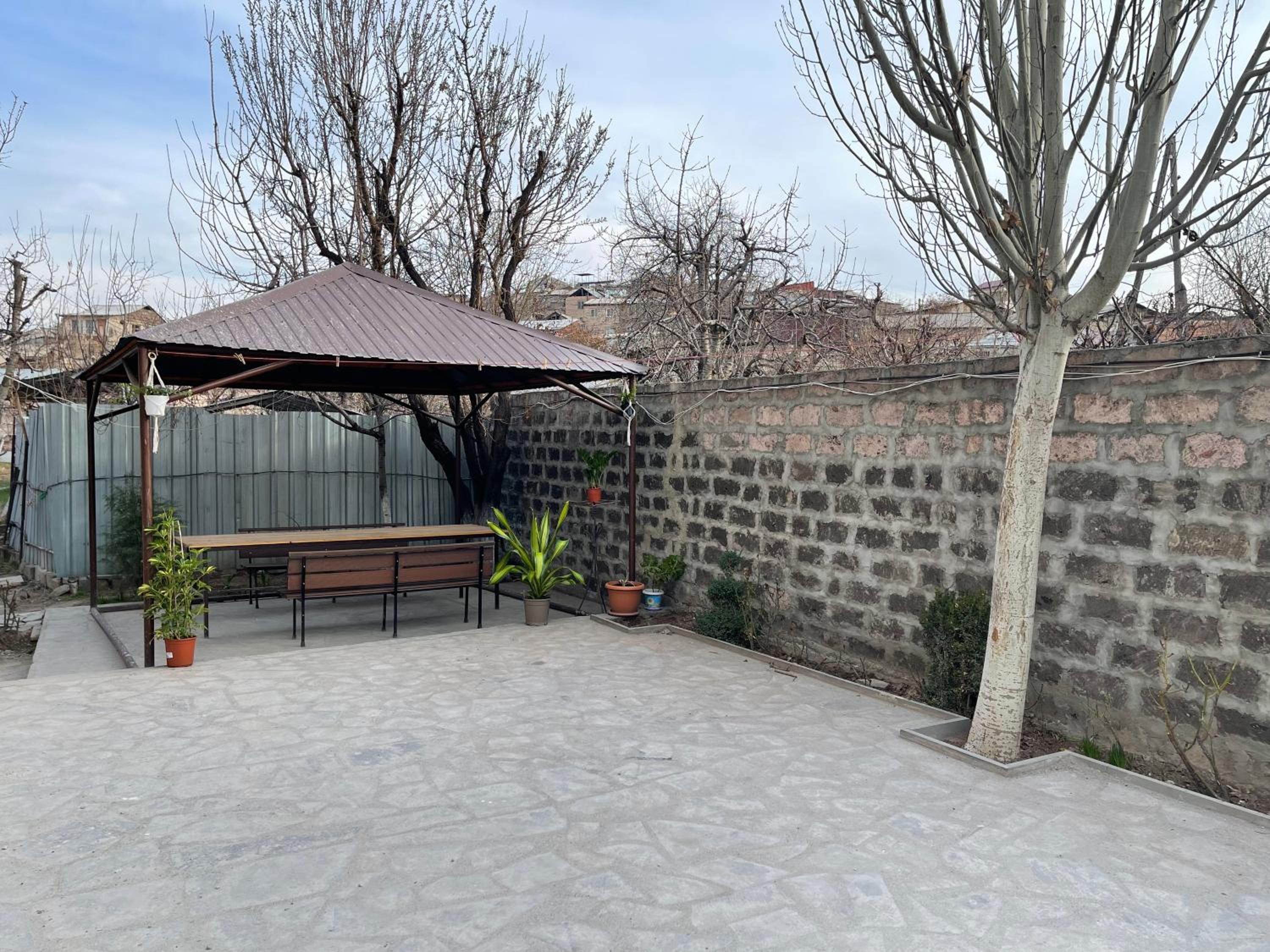 Noragyugh Guest House