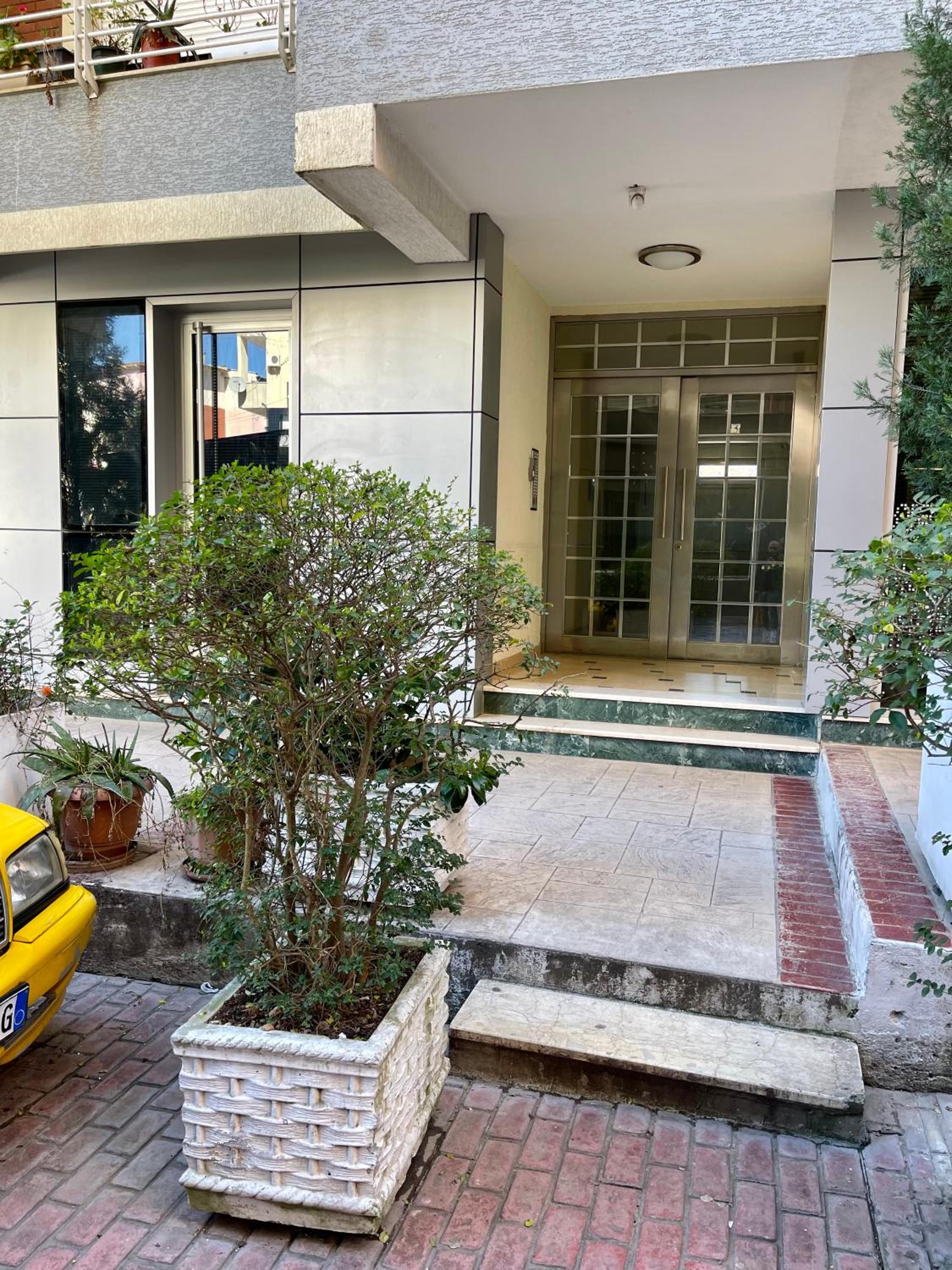 Queen’s Luxury Apartments Lake