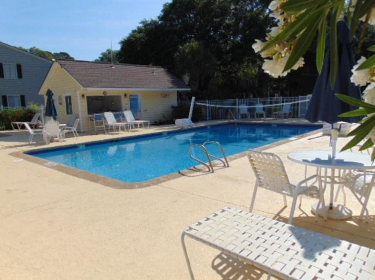 A16 Ocean Walk 1 bdrm sleeps 5 next to pool upstairs unit two full size beds full kitchen view 2