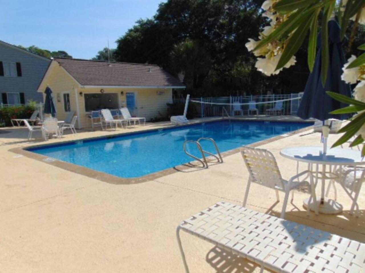 Q4 Professionally decorated upstairs beautiful soothing colors close to back pool view 3