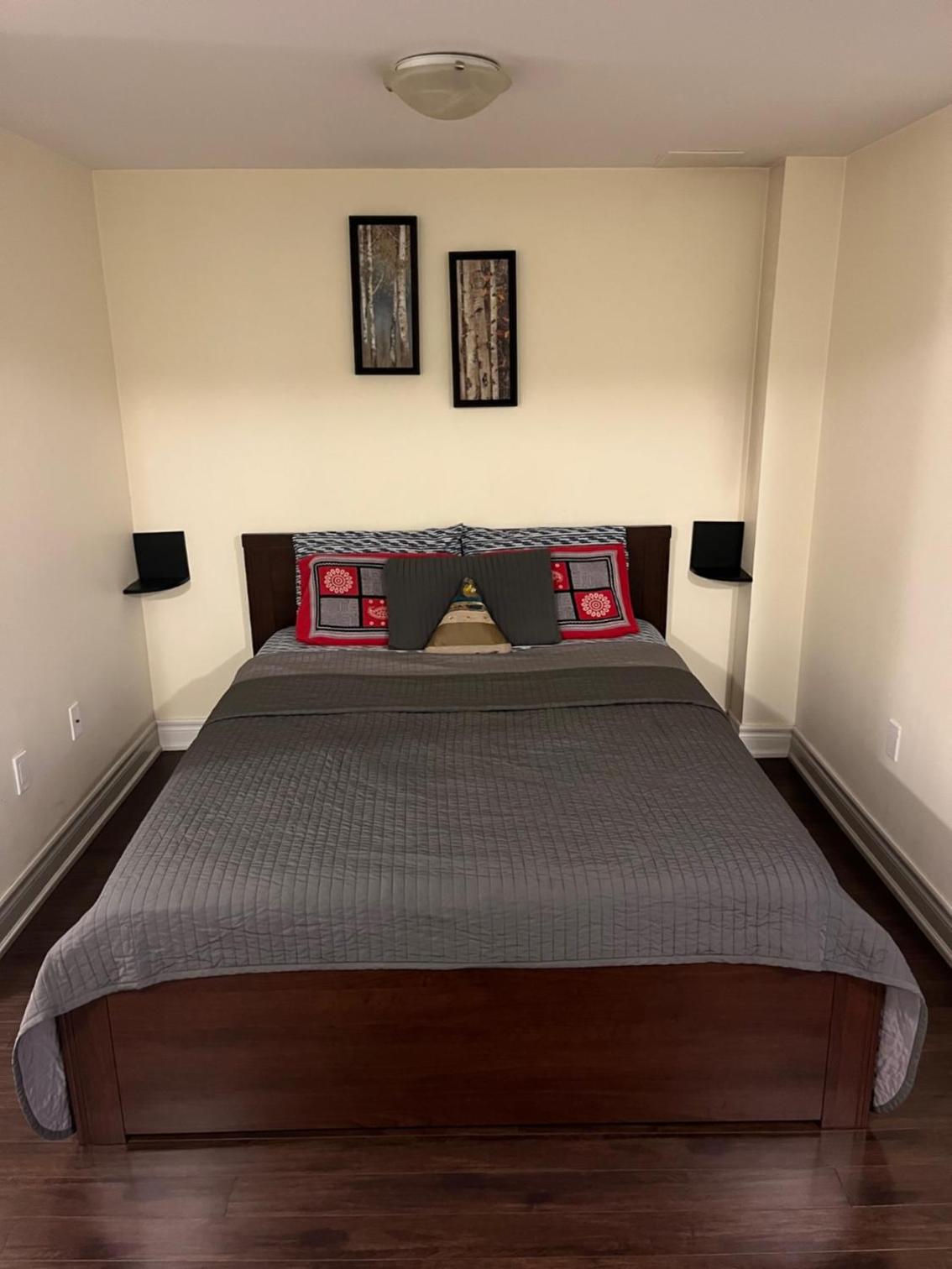 Cozy & Spacious Suite with Private Bathroom near Toronto Airport !