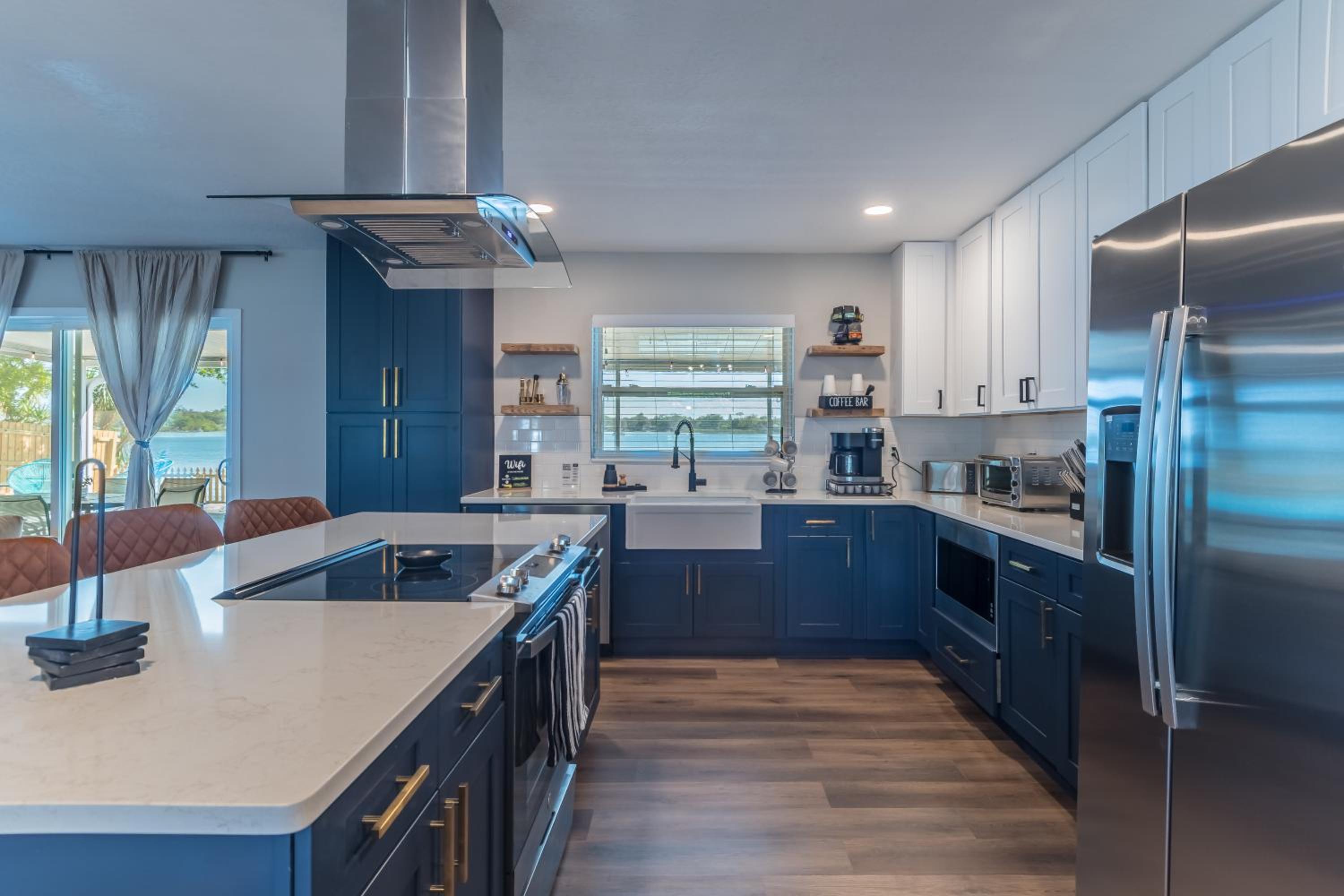 Lake House Retreat Near Downtown, Disney, Universal Studios and Airport