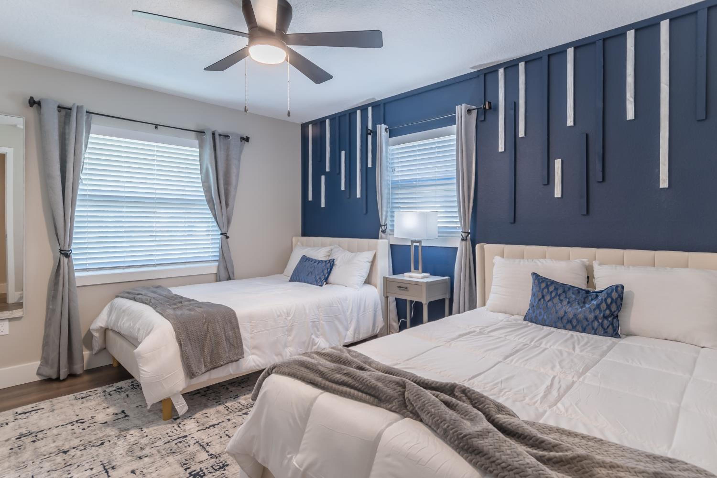 Lake House Retreat Near Downtown, Disney, Universal Studios and Airport