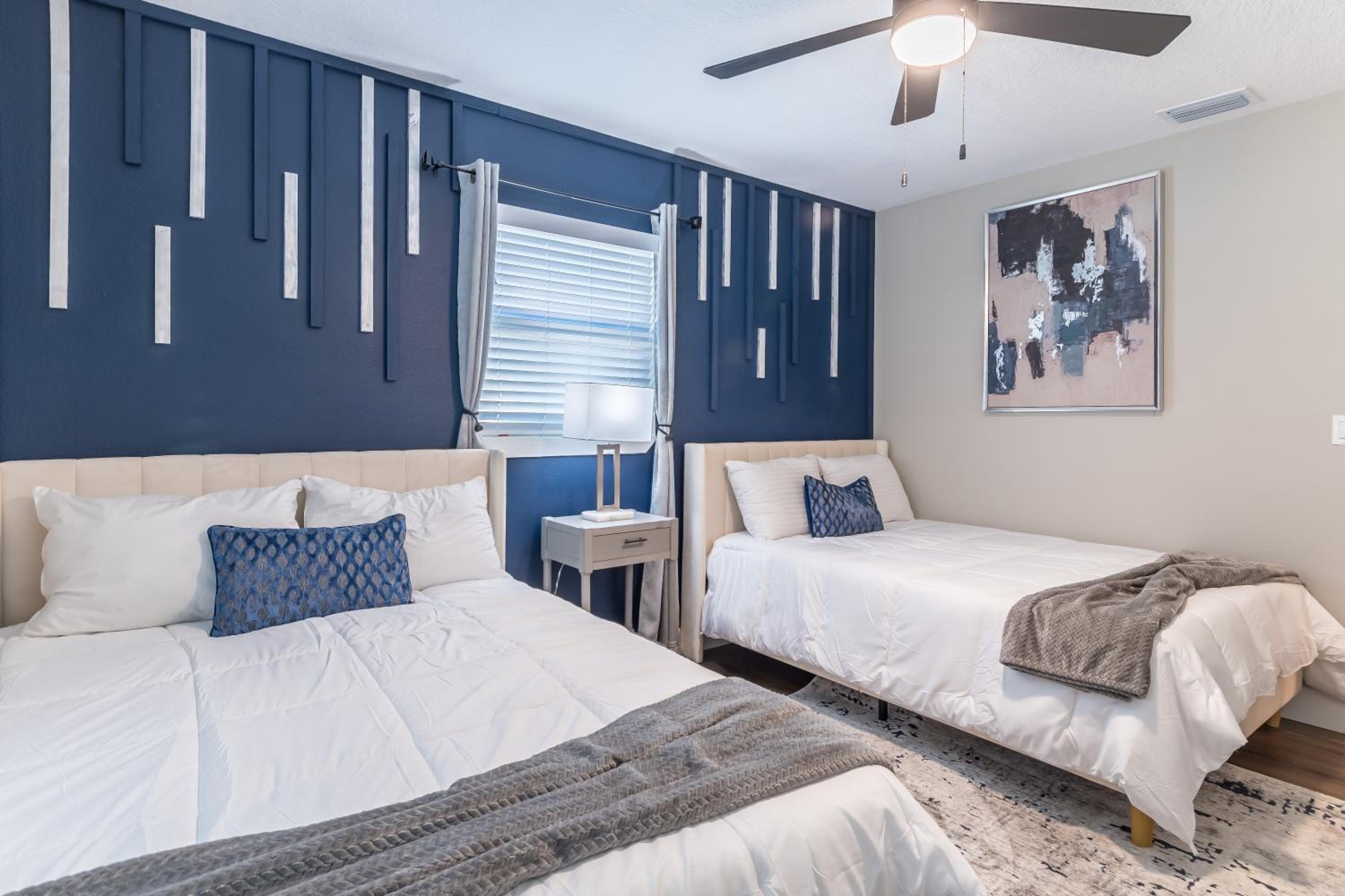 Lake House Retreat Near Downtown, Disney, Universal Studios and Airport
