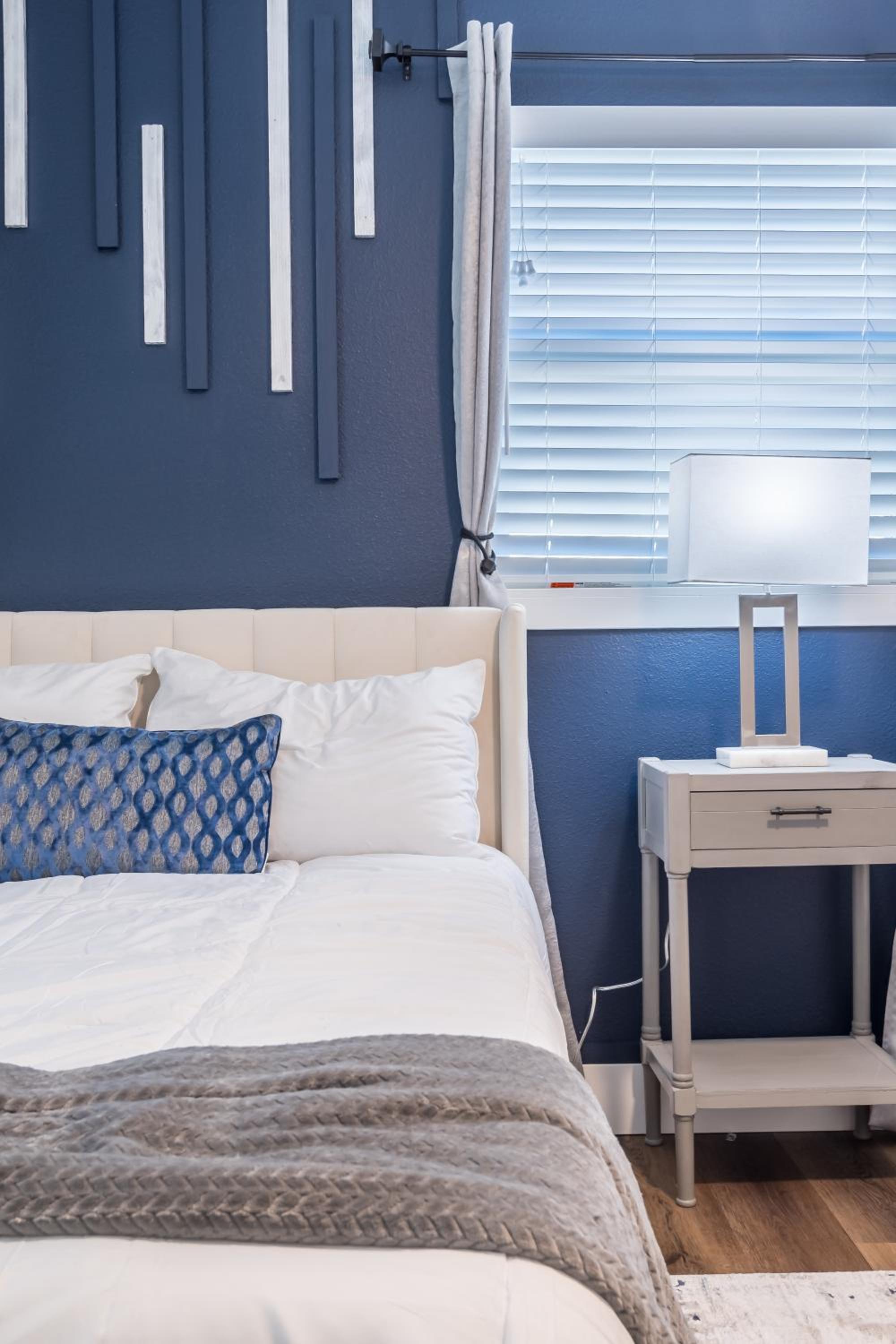 Lake House Retreat Near Downtown, Disney, Universal Studios and Airport