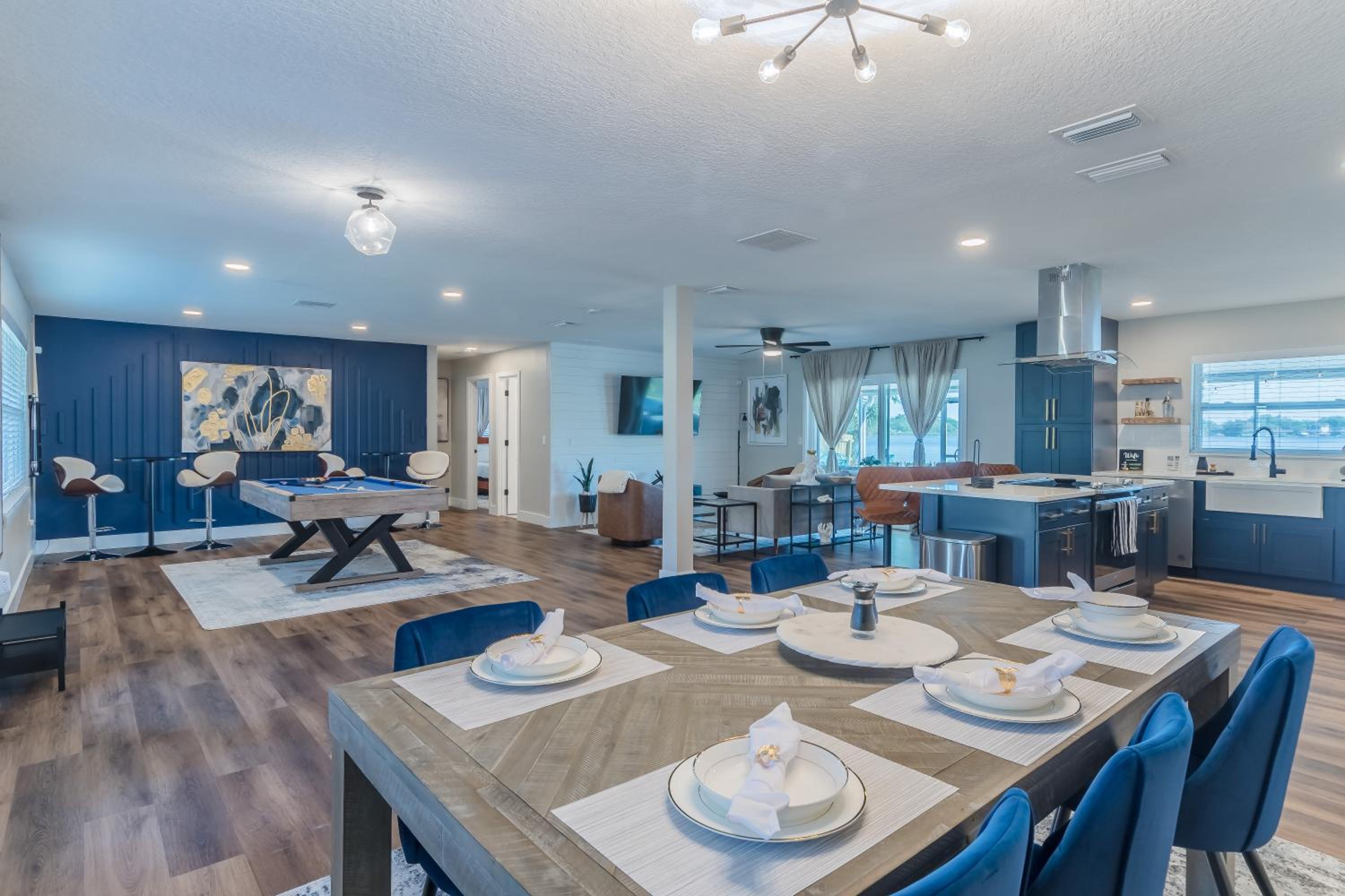 Lake House Retreat Near Downtown, Disney, Universal Studios and Airport