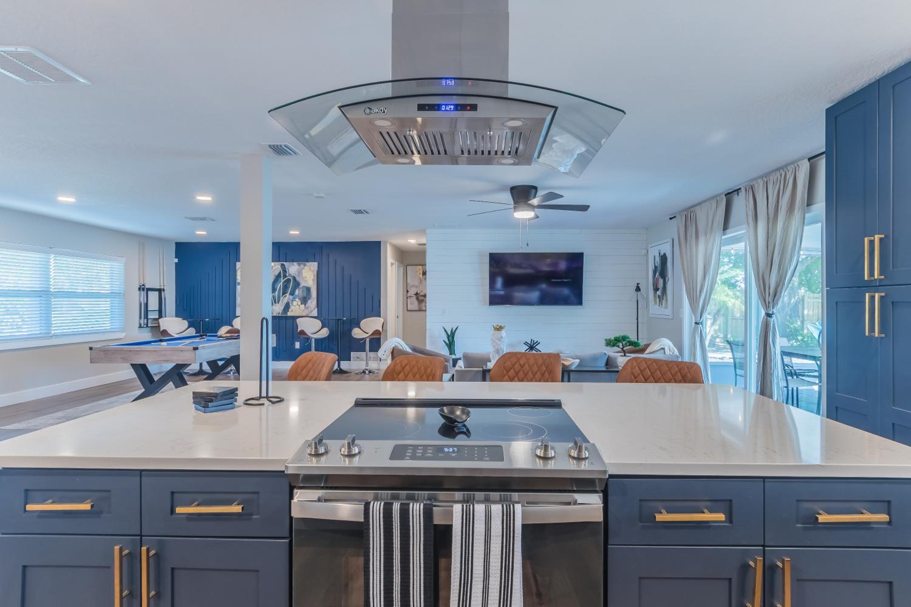Lake House Retreat Near Downtown, Disney, Universal Studios and Airport