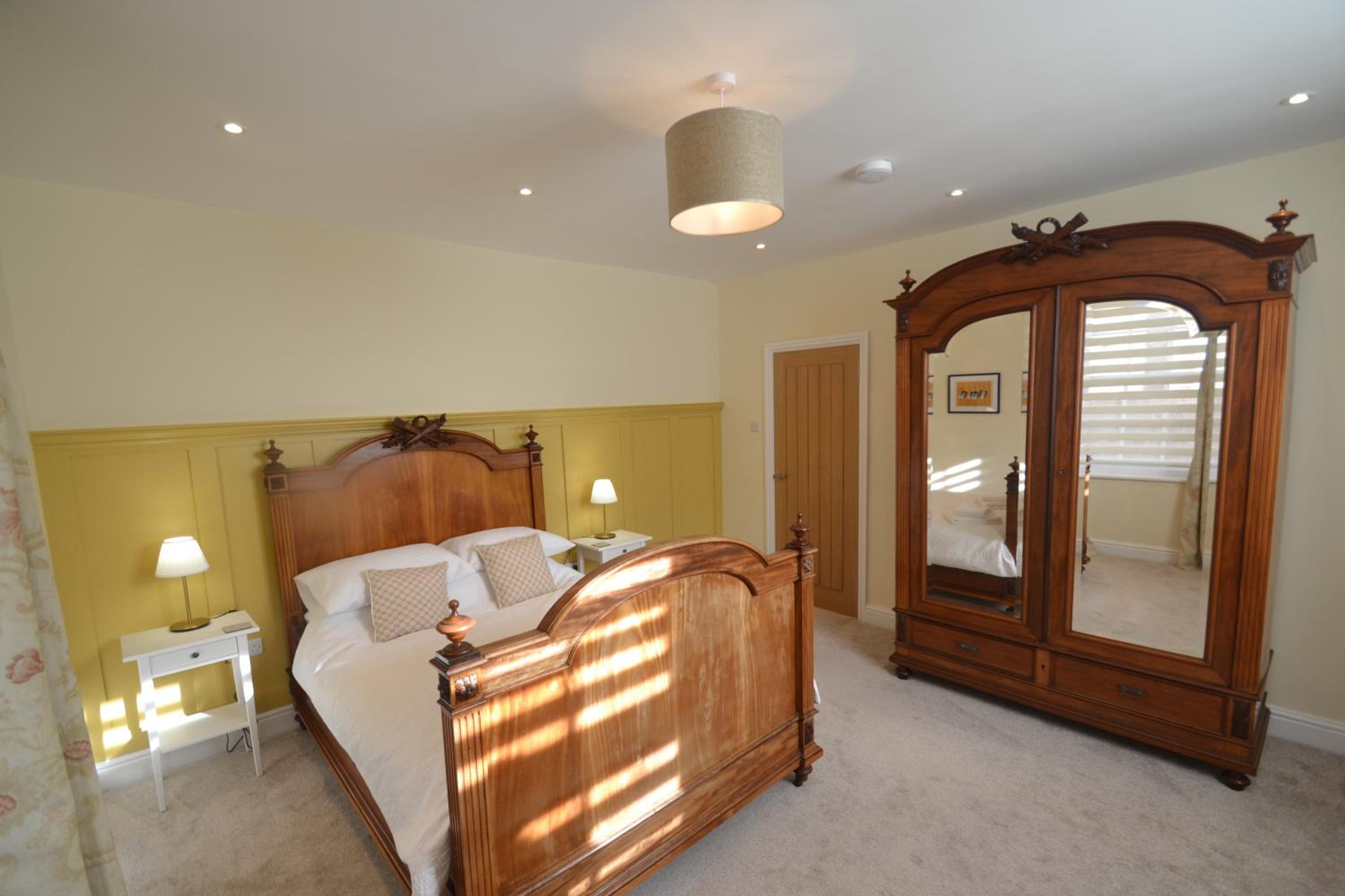 Charming 1 bed Georgian Apartment view 3