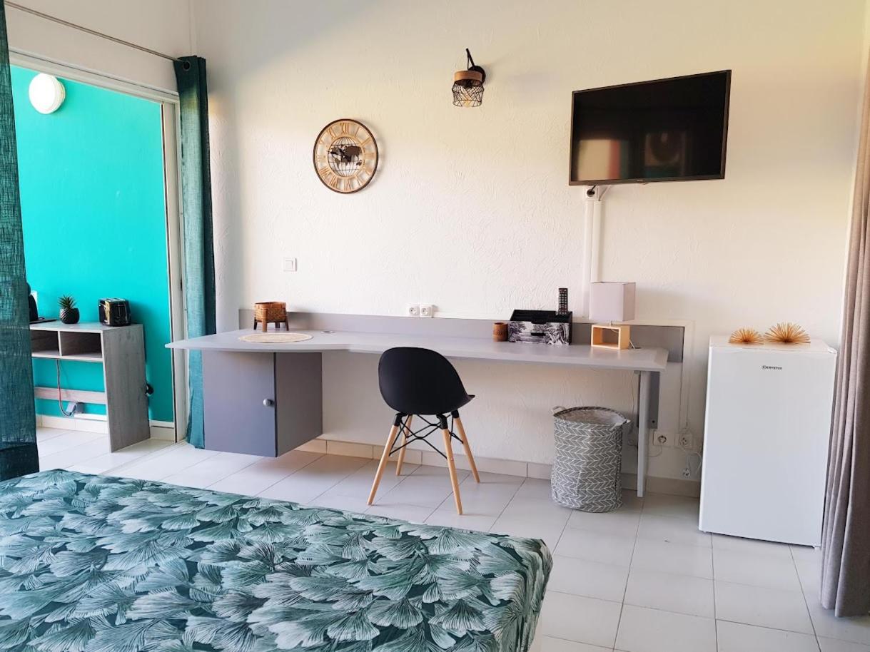 Appartement avec piscine et accès direct plage view 3